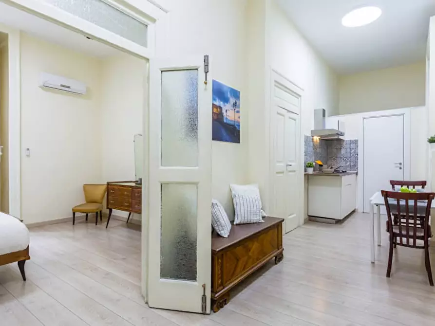 Immagine 1 di Appartamento in affitto  a Napoli