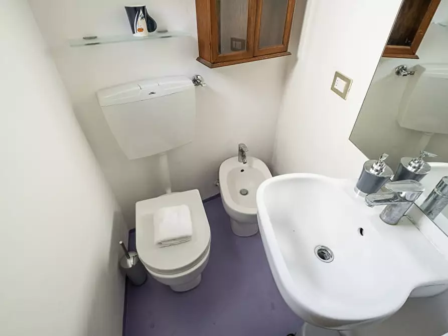 Immagine 10 di Appartamento in affitto  a Bologna