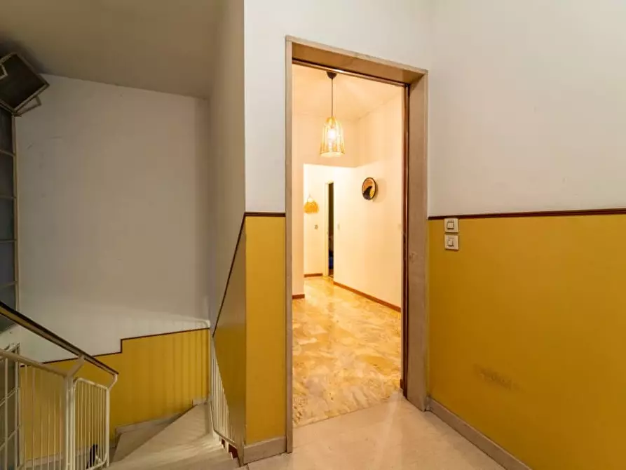 Immagine 17 di Appartamento in affitto  a Como