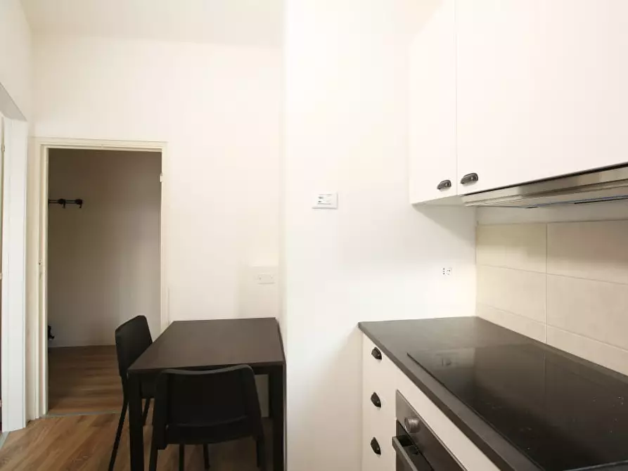 Immagine 13 di Stanza singola in affitto  a Modena