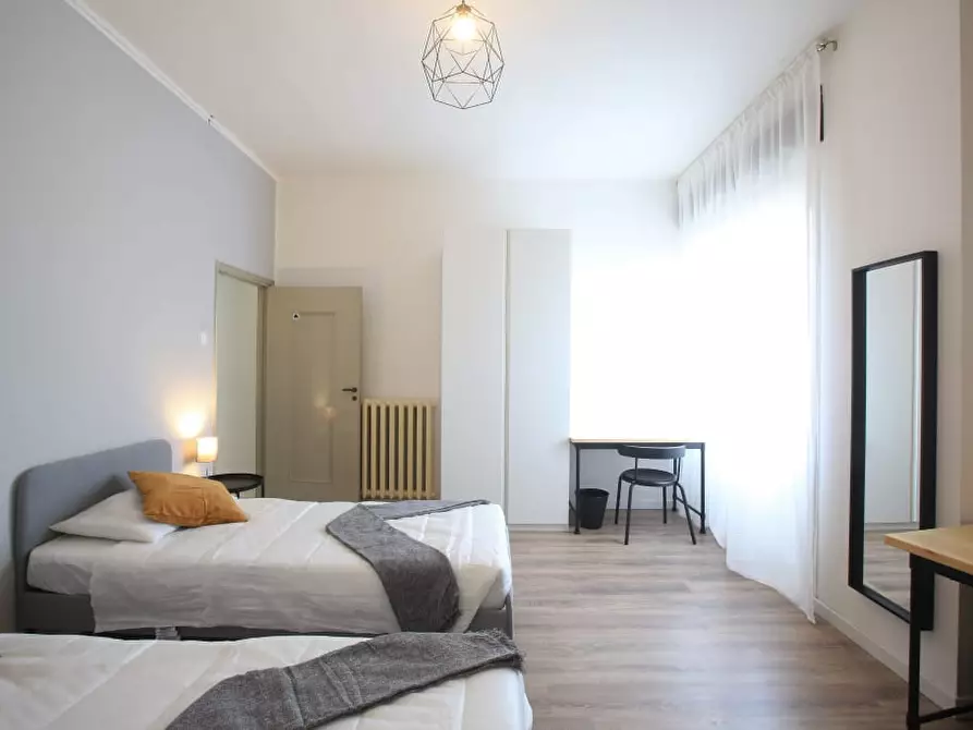 Immagine 6 di Stanza singola in affitto  a Modena