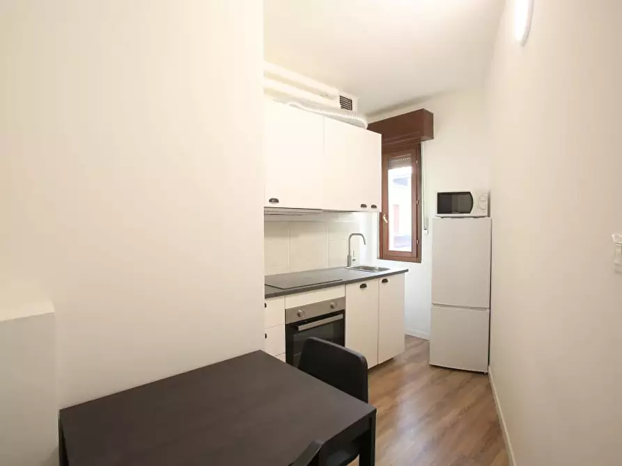 Immagine 11 di Stanza singola in affitto  a Modena