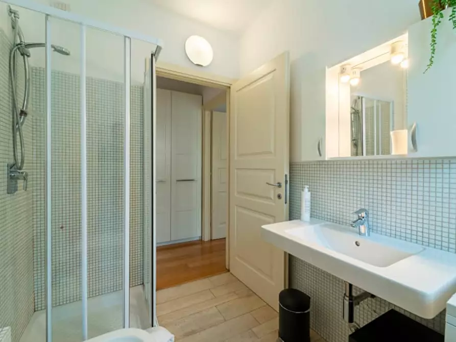 Immagine 25 di Appartamento in affitto  a Como