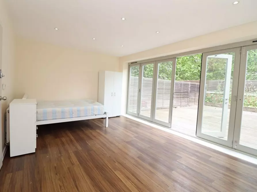 Immagine 1 di Appartamento in affitto  in Rosenburg Road a Ealing