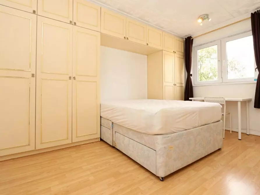 Immagine 1 di Appartamento in affitto  in Sovereign House, Cambridge Heath Road a Poplar