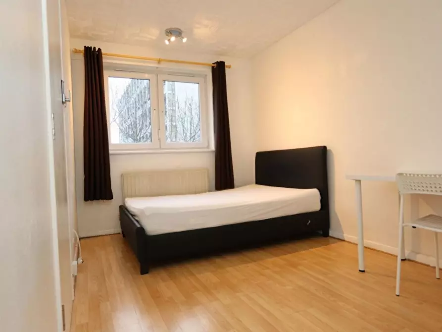 Immagine 1 di Appartamento in affitto  in Sovereign House, Cambridge Heath Road a Poplar