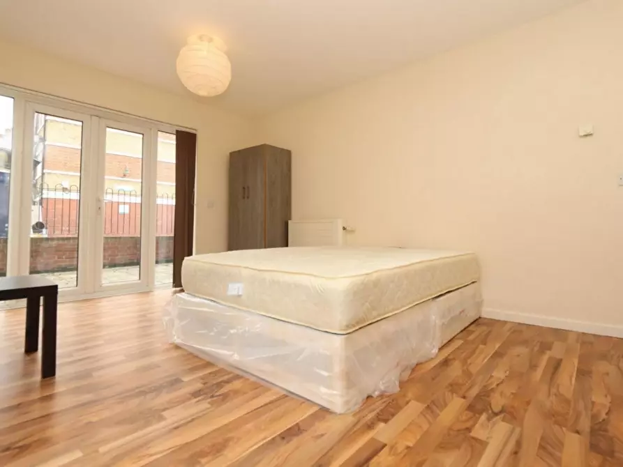 Immagine 1 di Appartamento in affitto  in Drywater Flats, Phoenix Wharf Road a Camberwell