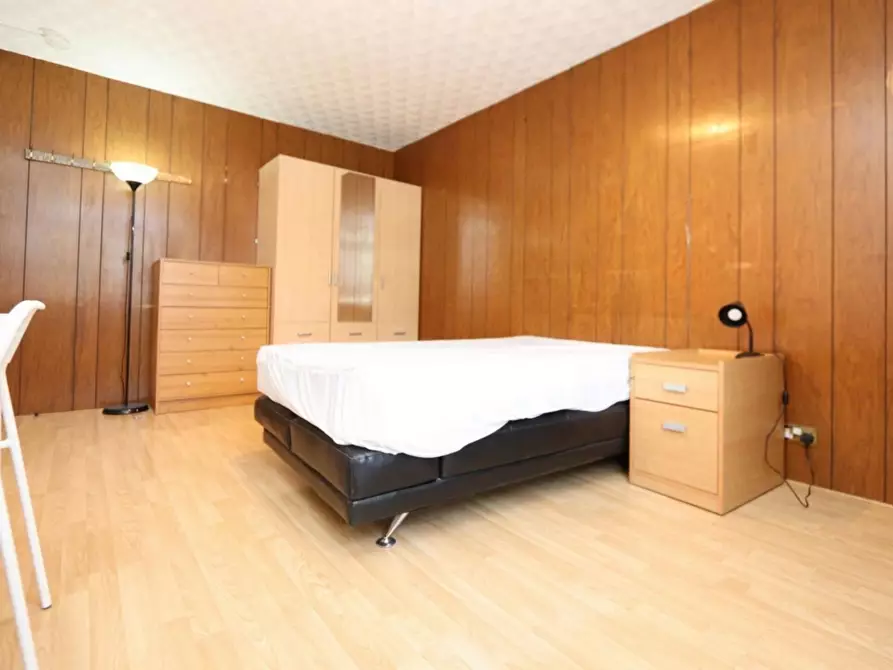 Immagine 1 di Appartamento in affitto  in Sovereign House, Cambridge Heath Road a Poplar