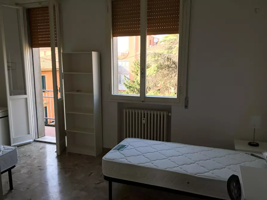 Immagine 1 di Stanza singola in affitto  in Via Fossolo a Bologna