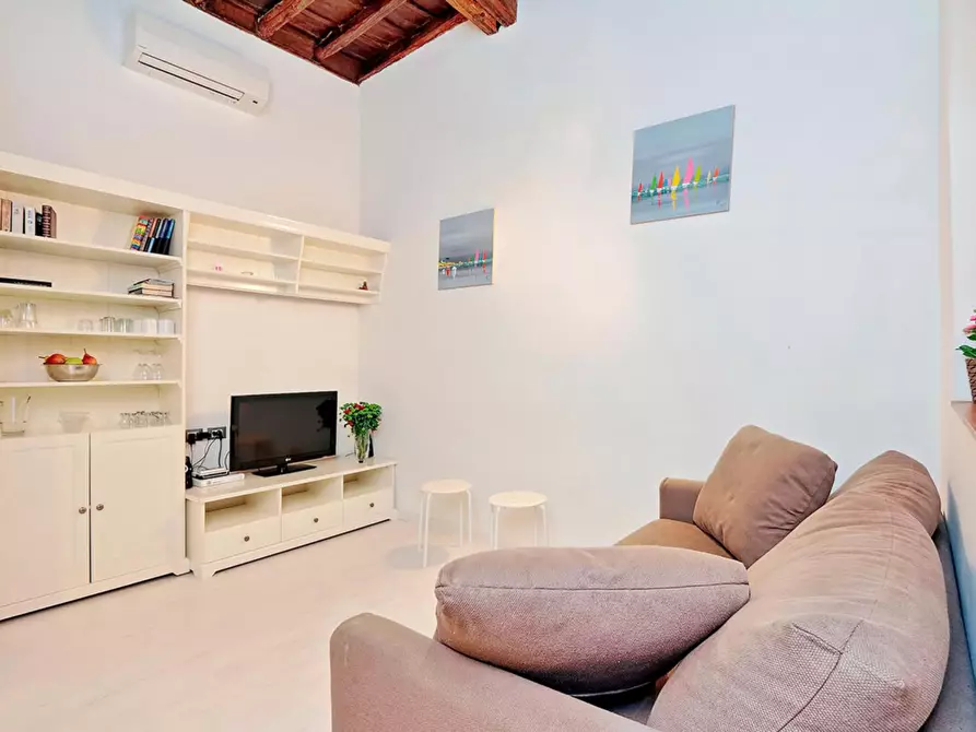 Immagine 10 di Monolocale in affitto  in Piazza di S. Salvatore in Campo a Roma