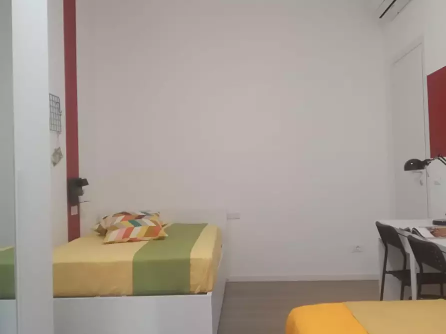 Immagine 1 di Stanza singola in affitto  in Viale Monza a Milano