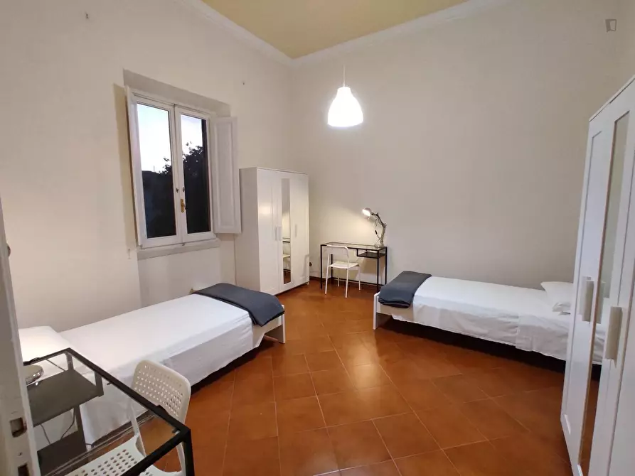 Immagine 1 di Stanza singola in affitto  in Viale dei Mille a Firenze