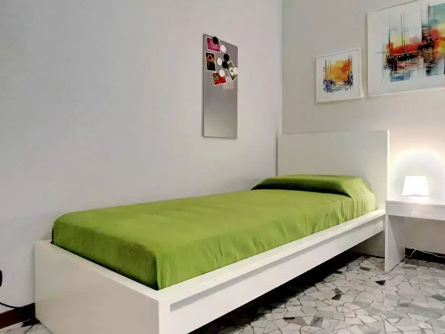 Immagine 1 di Stanza singola in affitto  in Via Paris Bordone a Milano