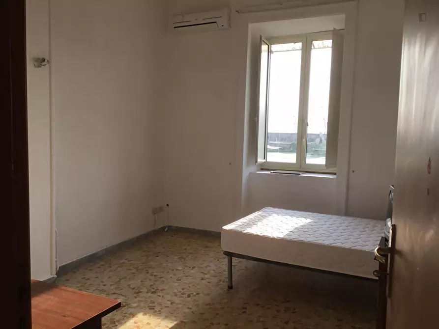 Immagine 1 di Appartamento in affitto  in Via Cedronio a Napoli