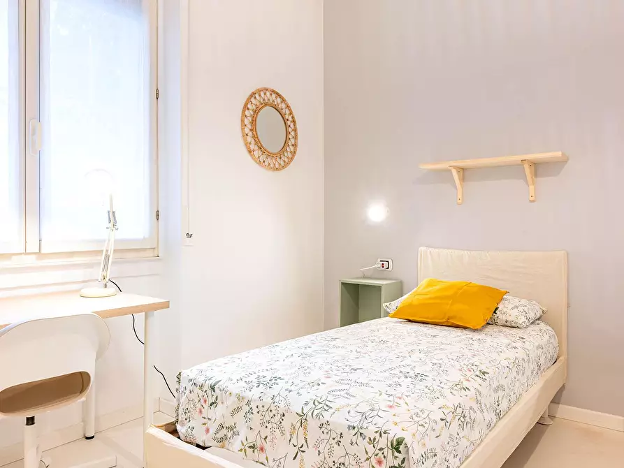 Immagine 1 di Stanza singola in affitto  in Via Assietta a Milano