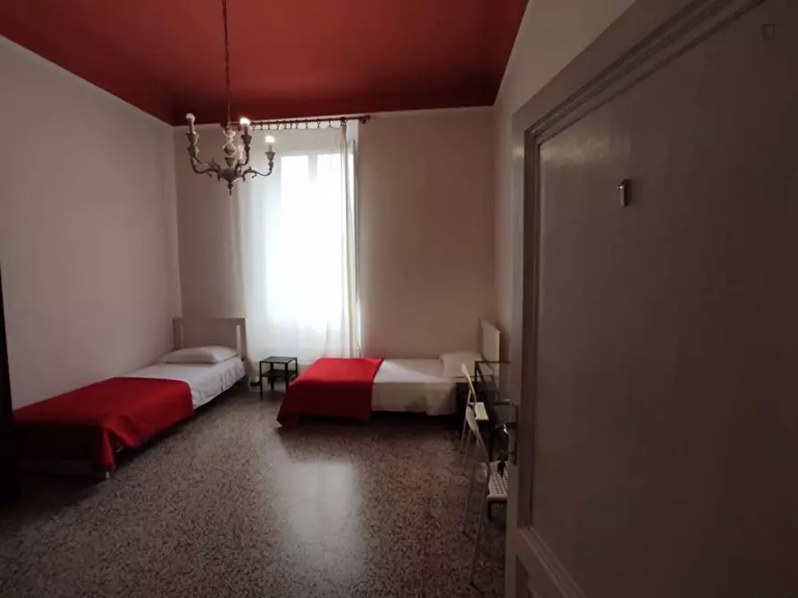 Immagine 1 di Stanza singola in affitto  in Via del Bronzino a Firenze