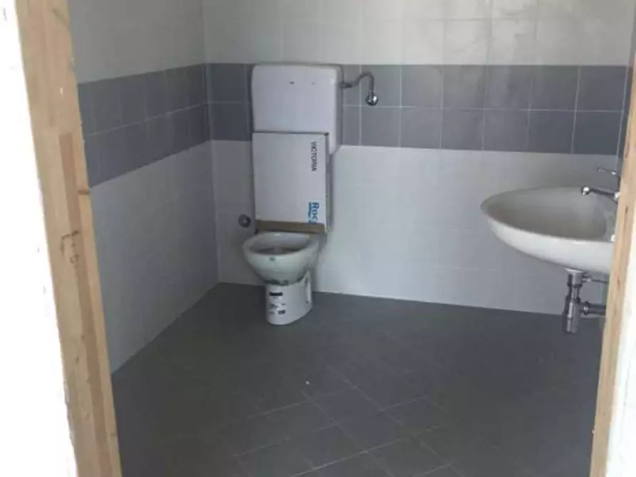 Immagine 15 di Capannone industriale in affitto  a Città Sant'angelo
