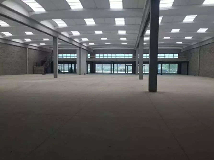 Immagine 3 di Capannone industriale in affitto  a Città Sant'angelo