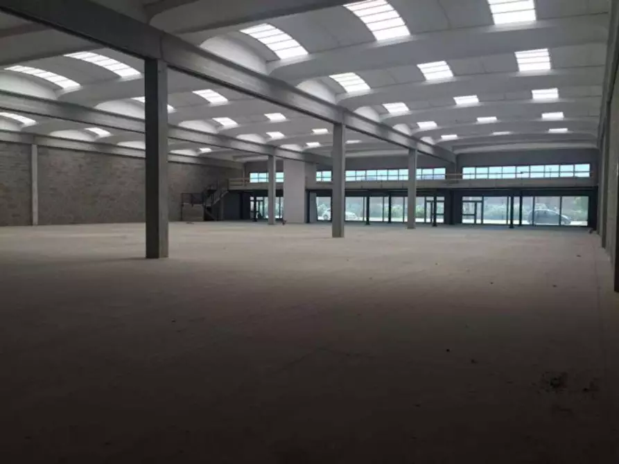 Immagine 4 di Capannone industriale in affitto  a Città Sant'angelo