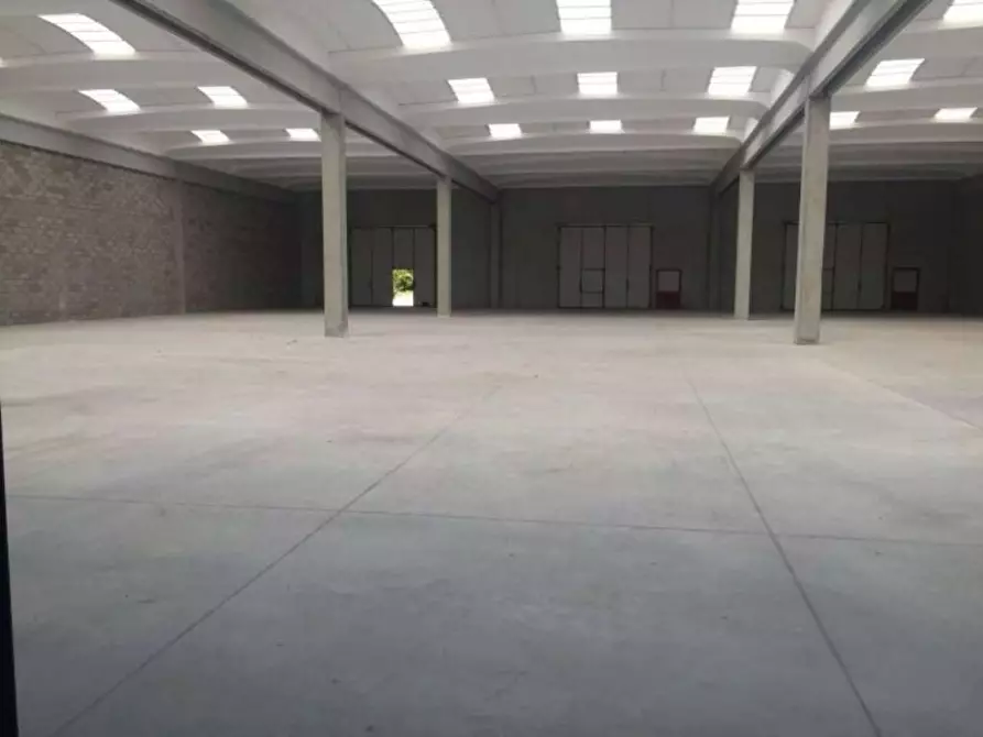 Immagine 8 di Capannone industriale in affitto  a Città Sant'angelo