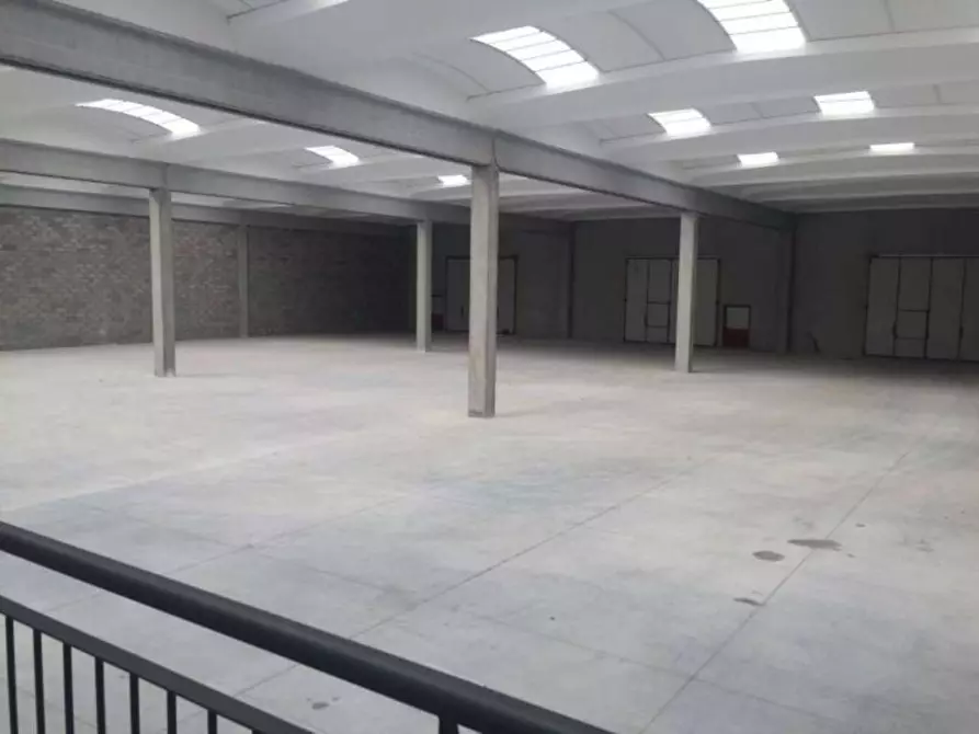 Immagine 12 di Capannone industriale in affitto  a Città Sant'angelo