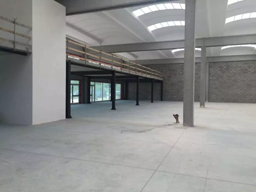 Immagine 13 di Capannone industriale in affitto  a Città Sant'angelo