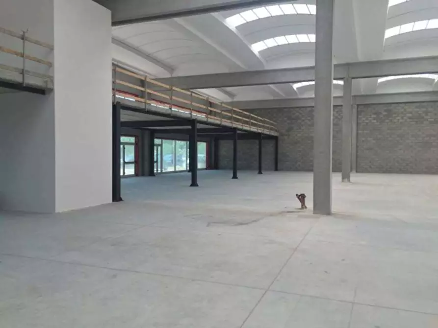 Immagine 14 di Capannone industriale in affitto  a Città Sant'angelo