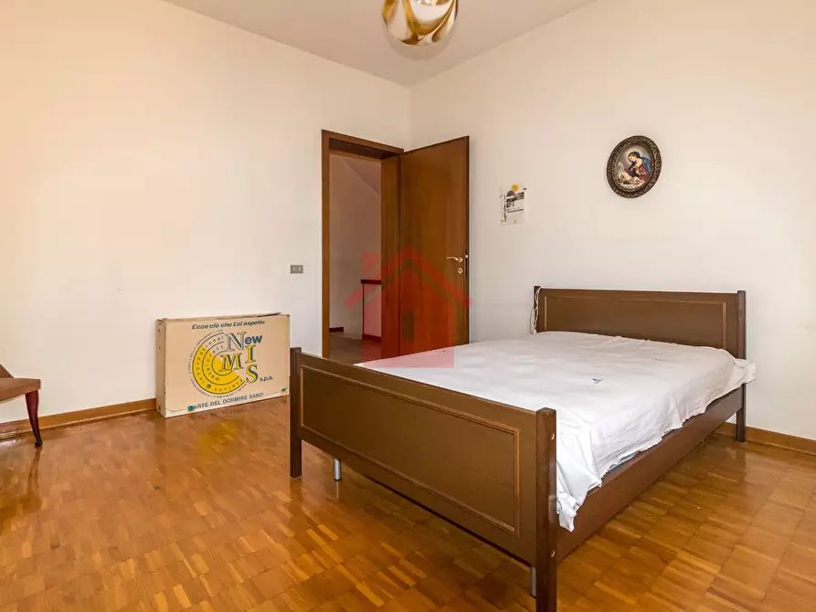 Immagine 22 di Villa in vendita  in Via Giuseppe Campana, 4 a Carpi