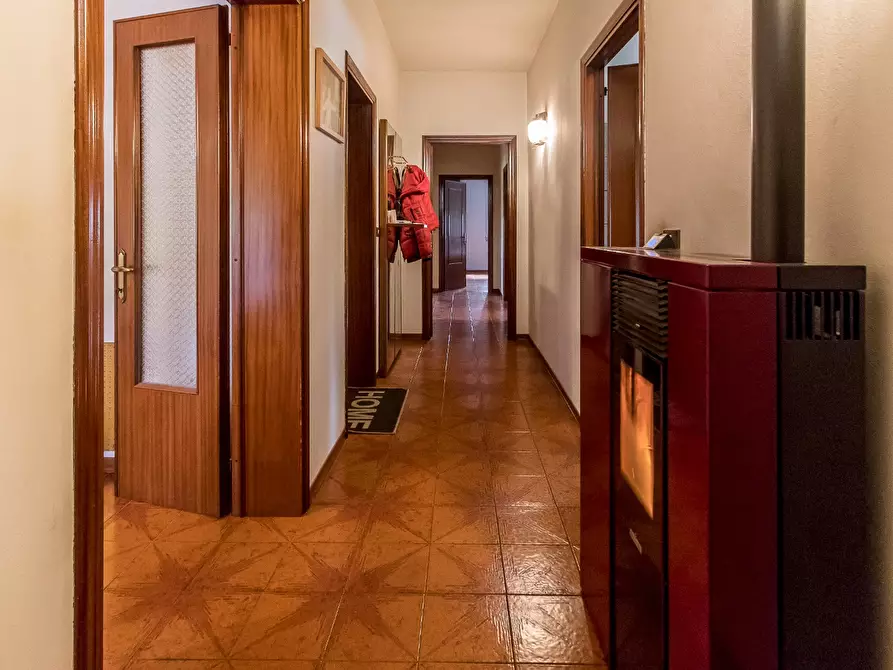 Immagine 11 di Villa in vendita  a Novi Di Modena