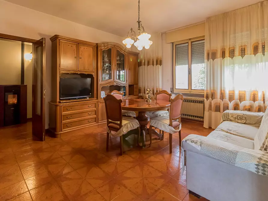 Immagine 8 di Villa in vendita  a Novi Di Modena