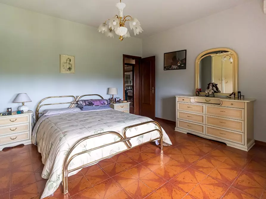 Immagine 14 di Villa in vendita  a Novi Di Modena