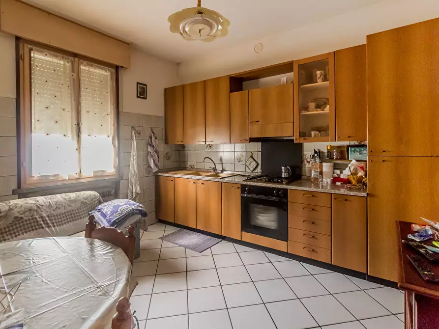 Immagine 10 di Villa in vendita  a Novi Di Modena