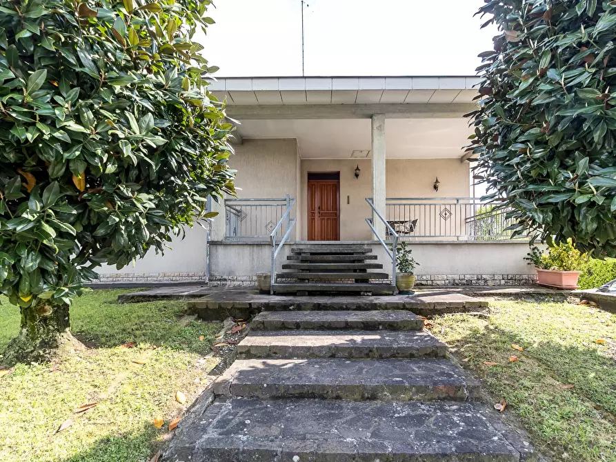 Immagine 2 di Villa in vendita  a Novi Di Modena