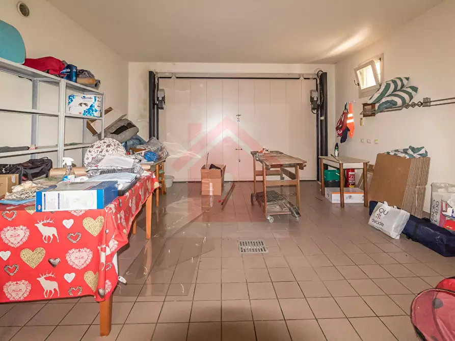 Immagine 21 di Villa in vendita  a Carpi