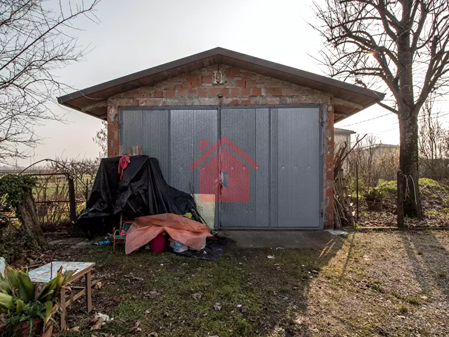 Immagine 17 di Villa in vendita  a Novi Di Modena