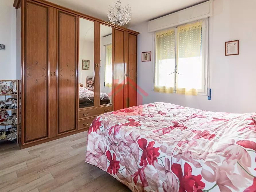 Immagine 11 di Villa in vendita  a Novi Di Modena