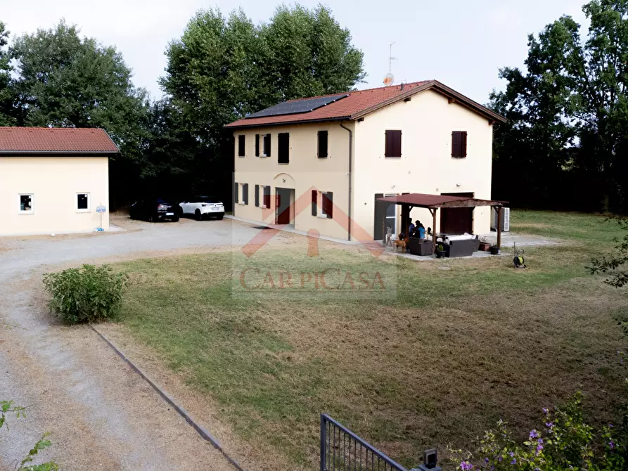 Immagine 1 di Villa in vendita  a Carpi