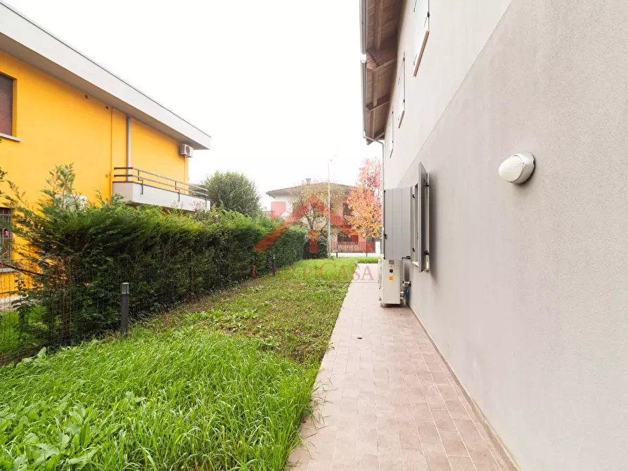 Immagine 18 di Appartamento in vendita  a Novi Di Modena