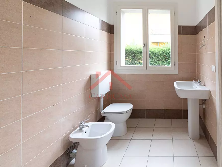 Immagine 14 di Appartamento in vendita  a Novi Di Modena