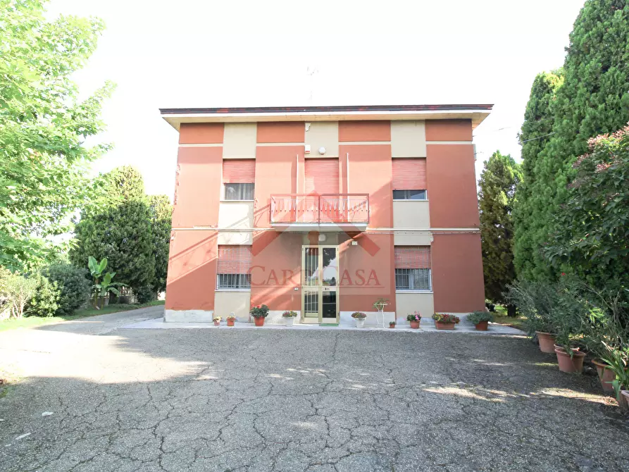 Immagine 1 di Villa in vendita  a Carpi