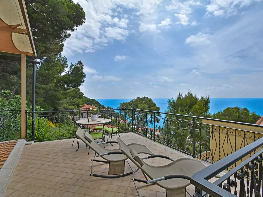 Immagine 26 di Villa in vendita  in Via giovanni pascoli , 1 a Andora