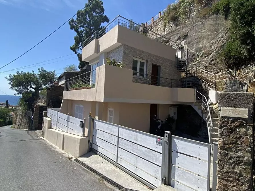 Immagine 3 di Villa in vendita  a Alassio