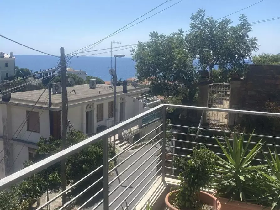 Immagine 1 di Villa in vendita  a Alassio