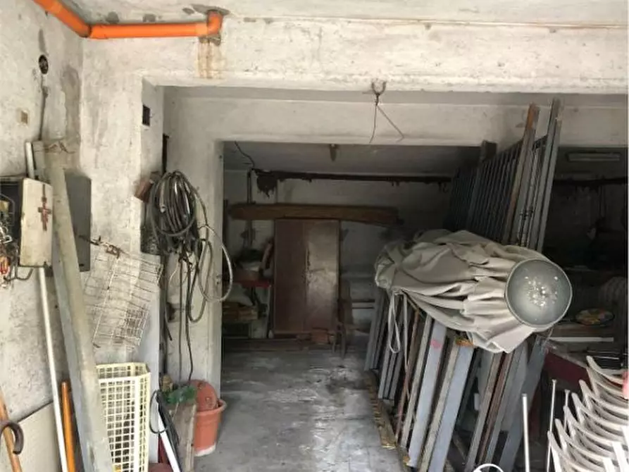 Immagine 2 di Magazzino in vendita  a Andora