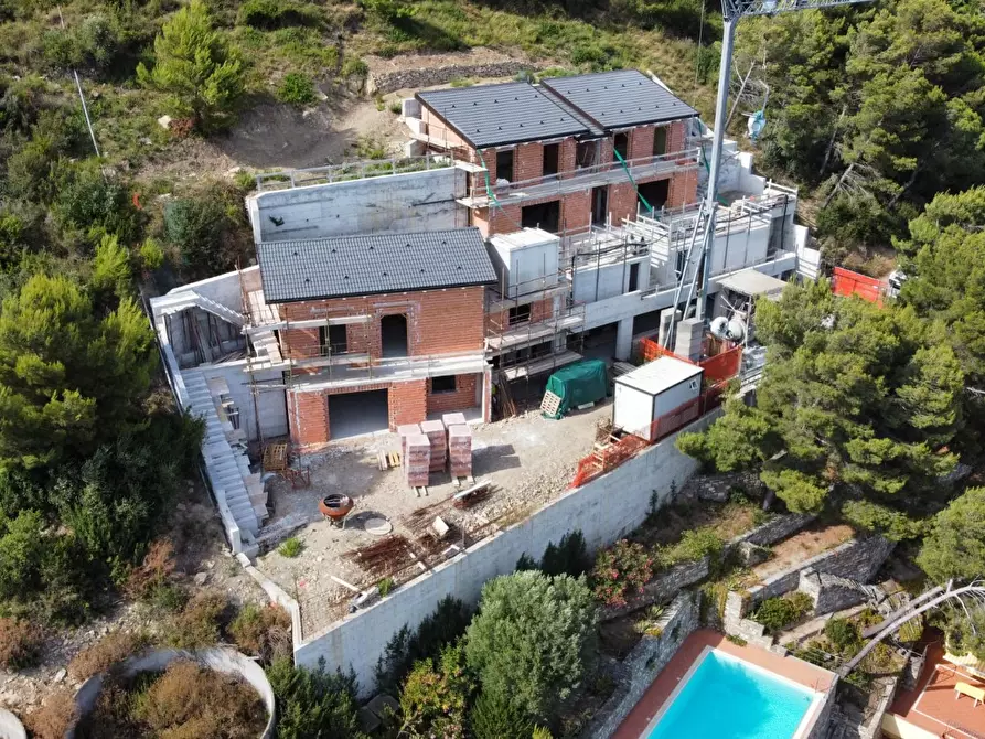 Immagine 1 di Villa in vendita  a Badalucco