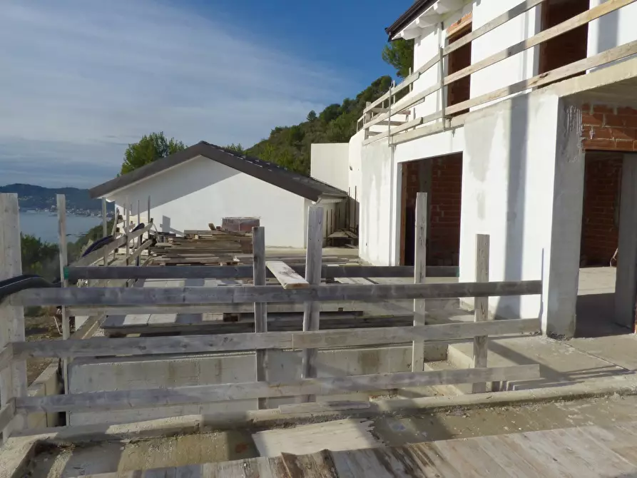 Immagine 10 di Villa in vendita  a Badalucco