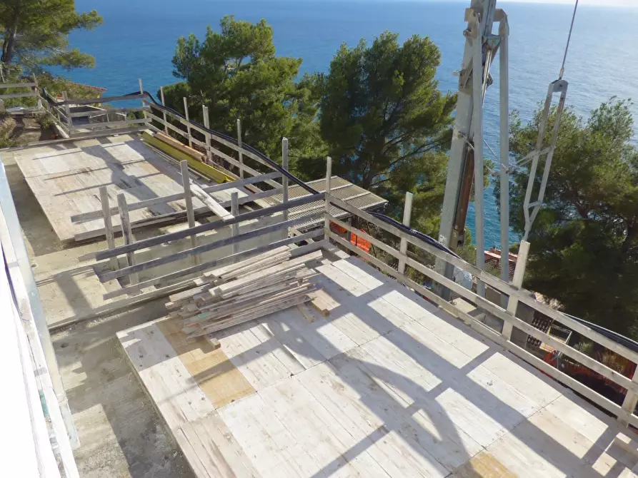 Immagine 12 di Villa in vendita  a Badalucco