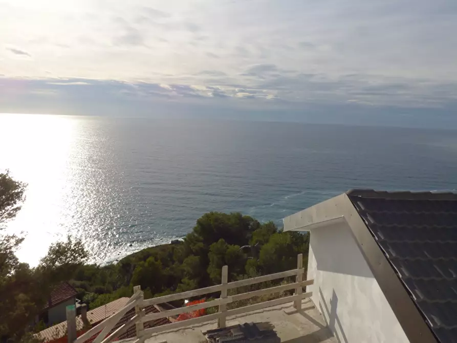 Immagine 15 di Villa in vendita  a Badalucco