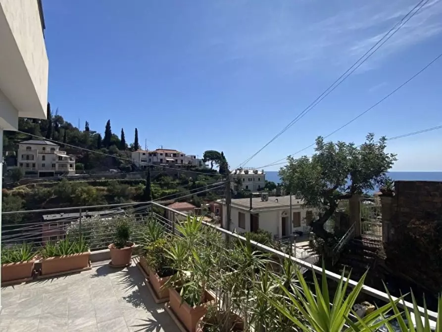 Immagine 10 di Villa in vendita  a Alassio