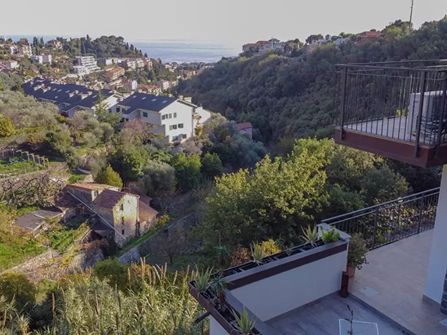 Immagine 2 di Villa in vendita  a Alassio